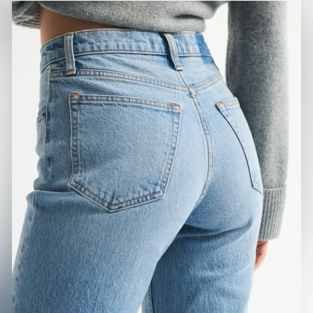 Abercrombie Ultra High Rise 90s Straight Jeans 28R NWT Raw Hem - Picture 5 of 10